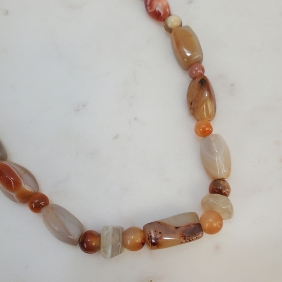 Polished stone necklace Screw Clasp Multicolor Tan Green - Picture 3 of 5